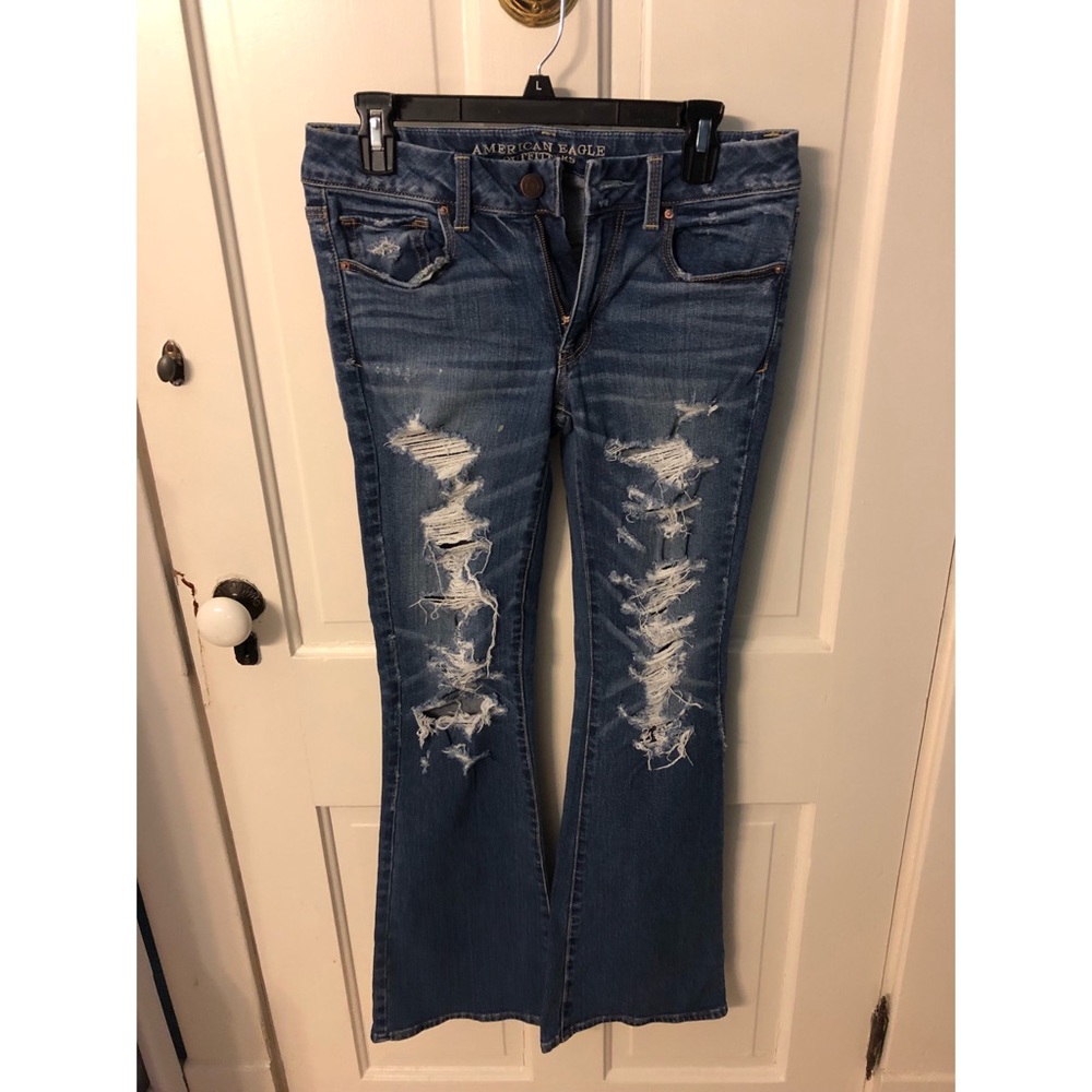 American Eagle distressed & flare size 6R jeans